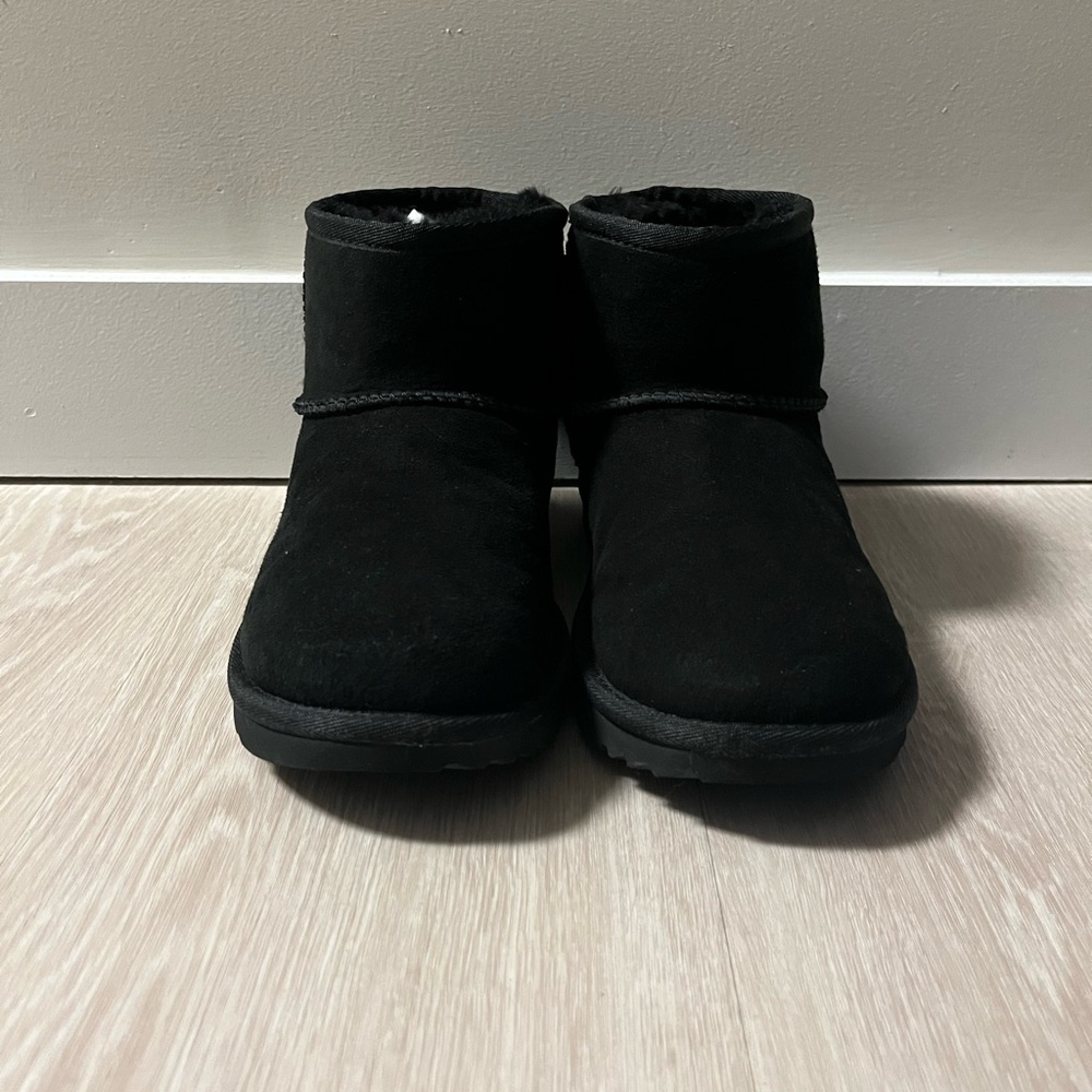 Kids classic mini uggs, black